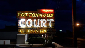 Гостиница Cottonwood Court  Санта-Фе